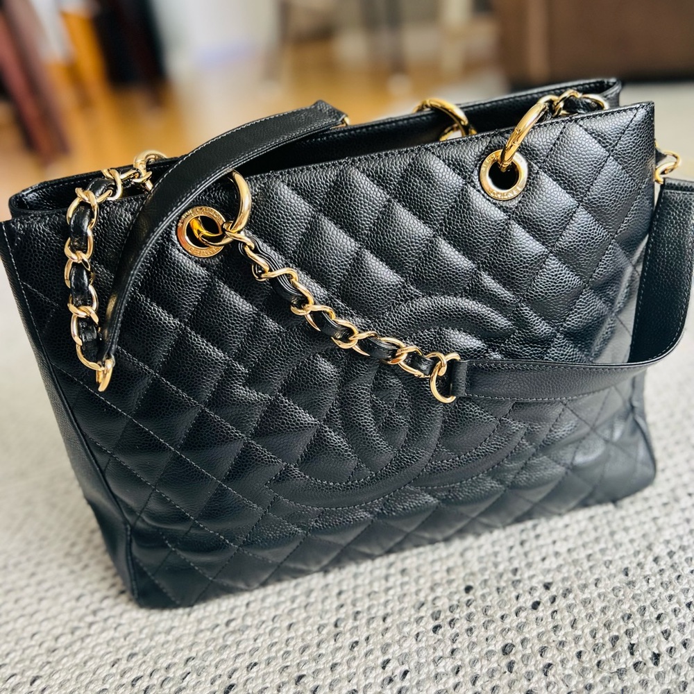 Chanel Large GRA CAL/ME Large Grand
Shopping Tote 100% Authentic